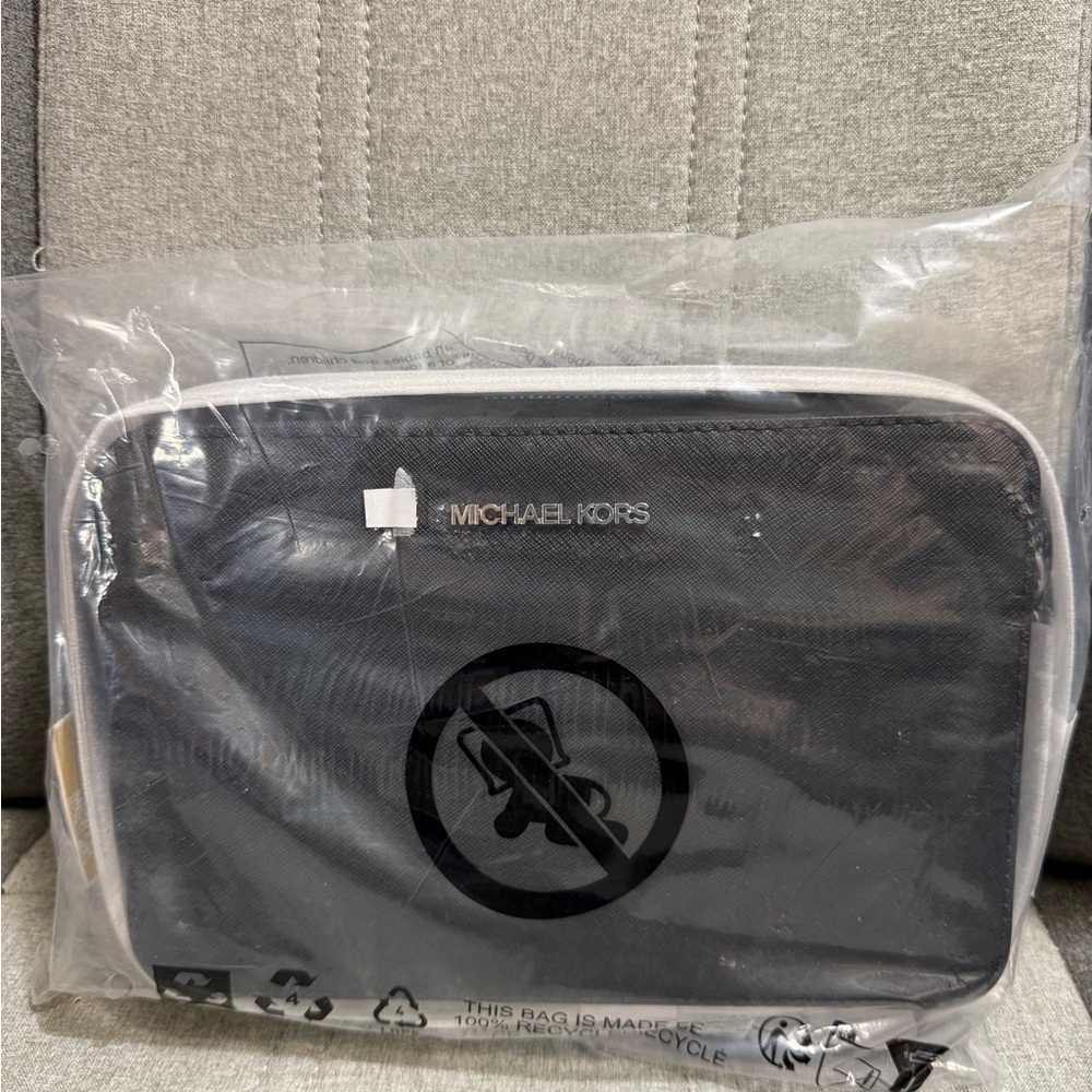 Michael Kors Black Jet Set Crossbody